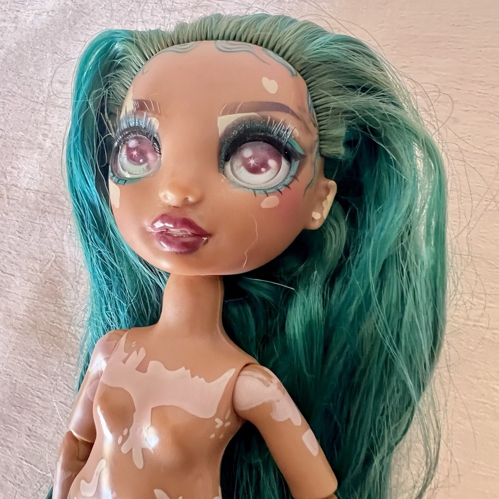 Rainbow High JEWEL RICHIE Vitiligo Green Rare MGA 2022 Series 4 Doll Unique